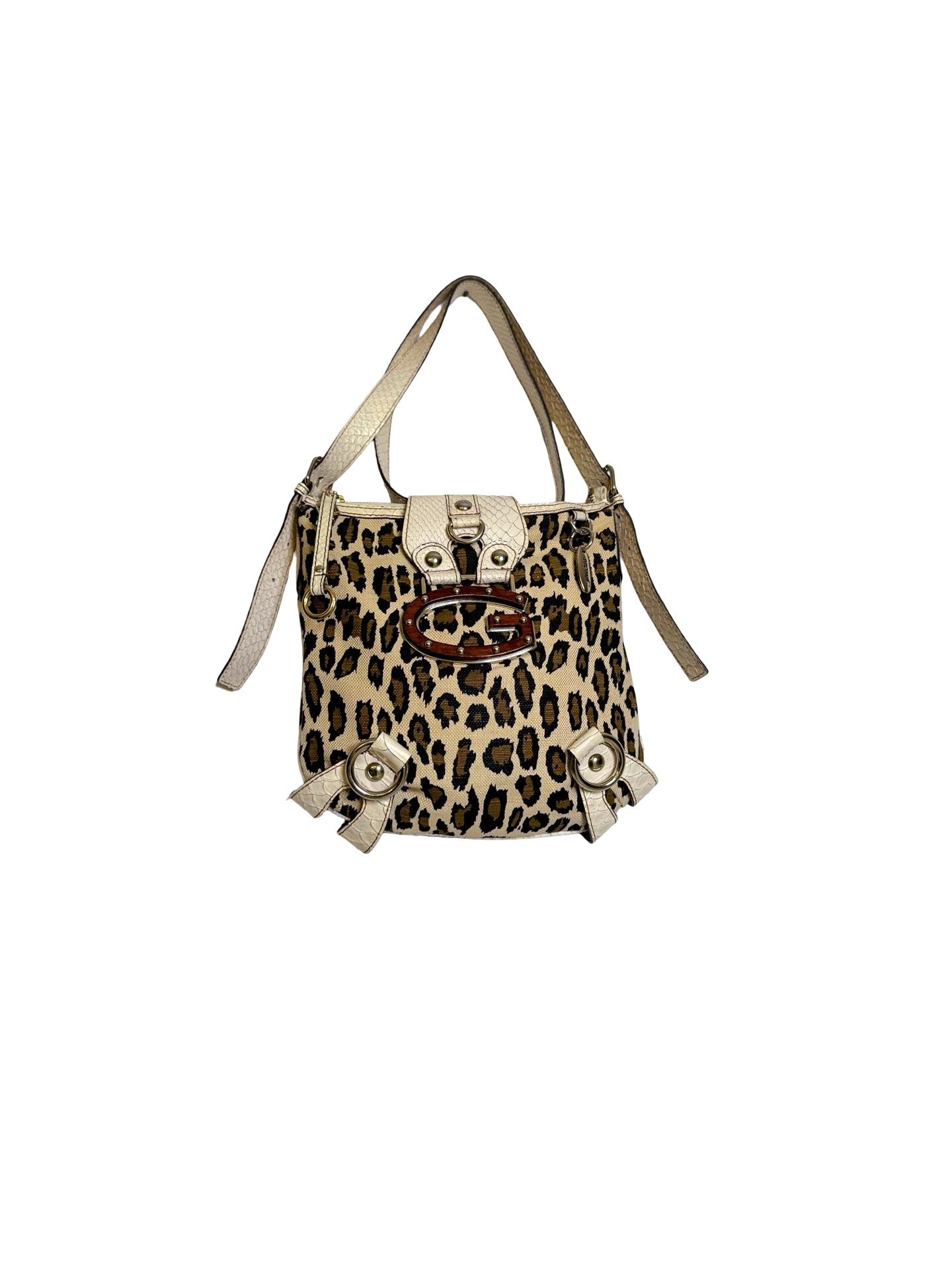 תיק קרוסבודי מנומר עם אבזם עץ GUESS – סטייל Y2K פראי ונועז